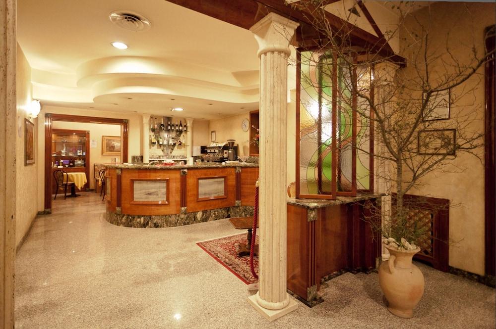 Phi Hotel Ambra Пескара Экстерьер фото