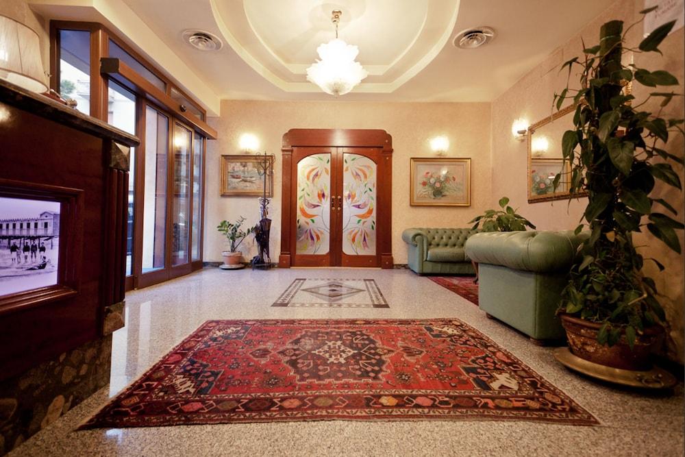 Phi Hotel Ambra Пескара Экстерьер фото