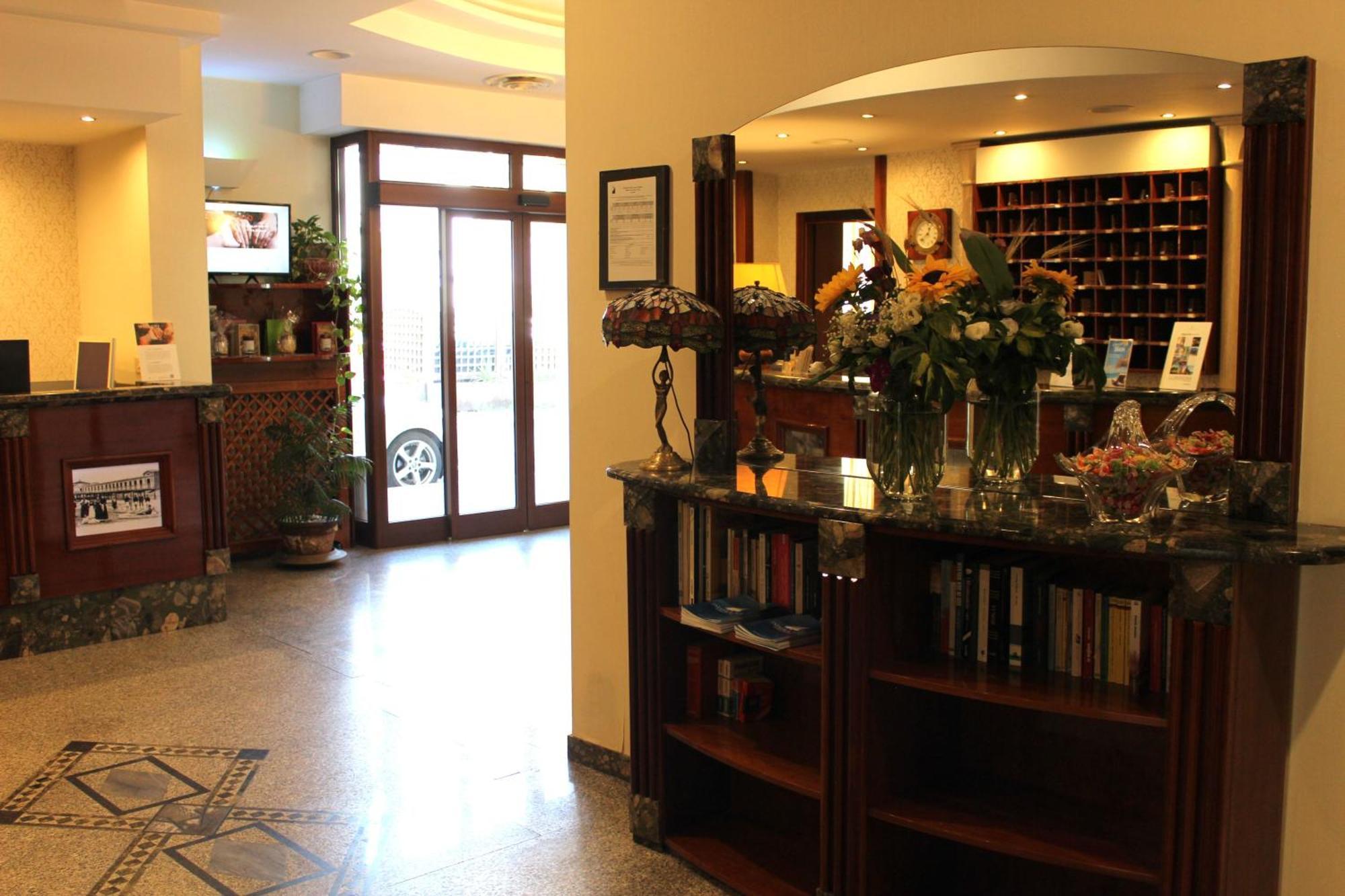Phi Hotel Ambra Пескара Экстерьер фото