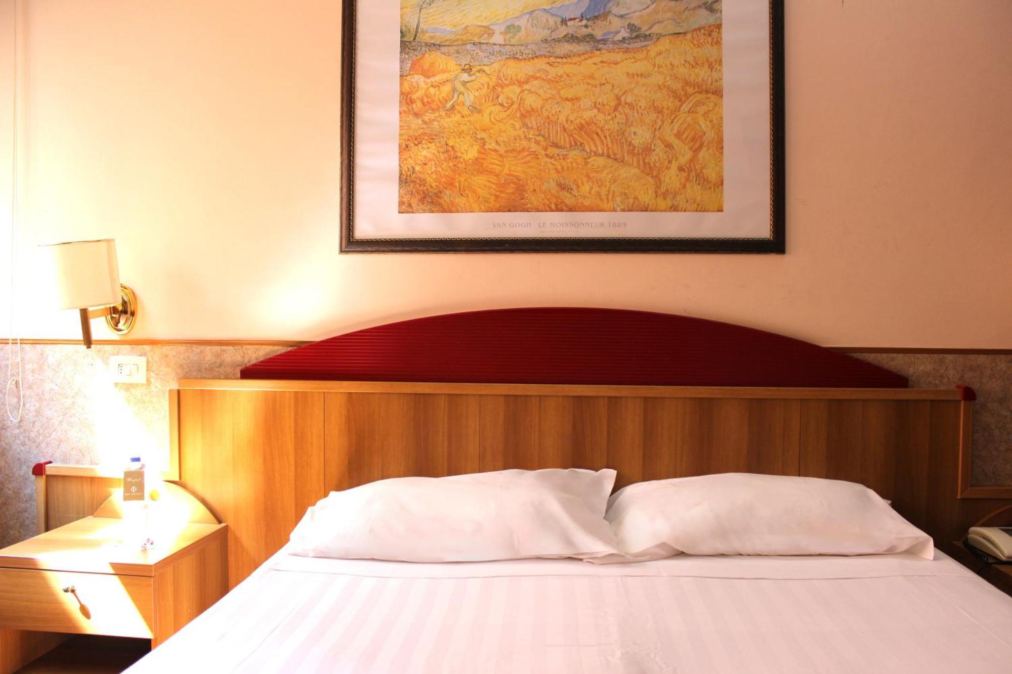 Phi Hotel Ambra Пескара Экстерьер фото