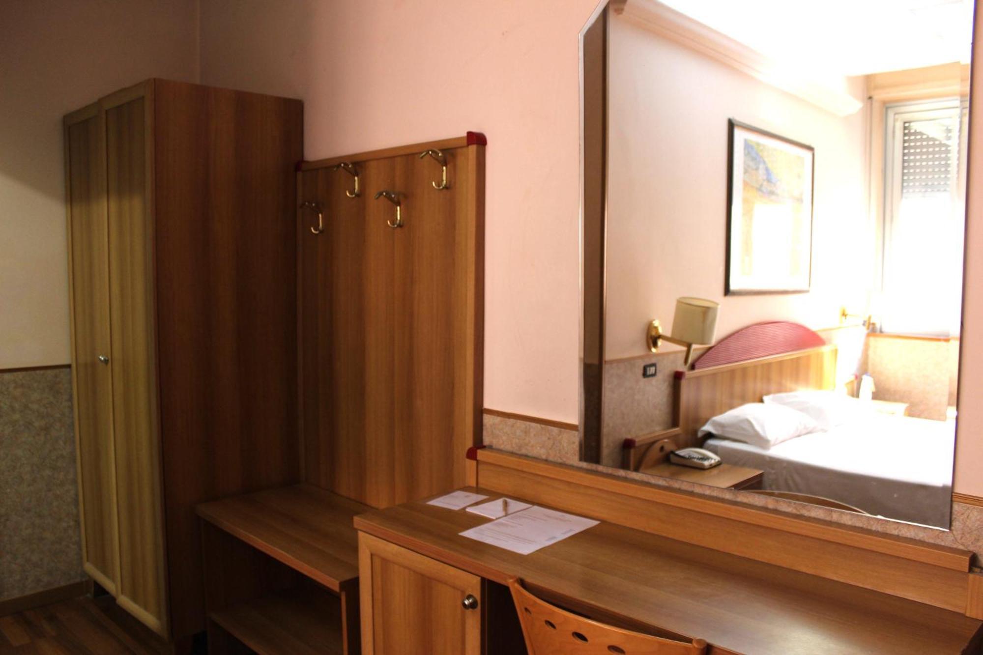 Phi Hotel Ambra Пескара Экстерьер фото