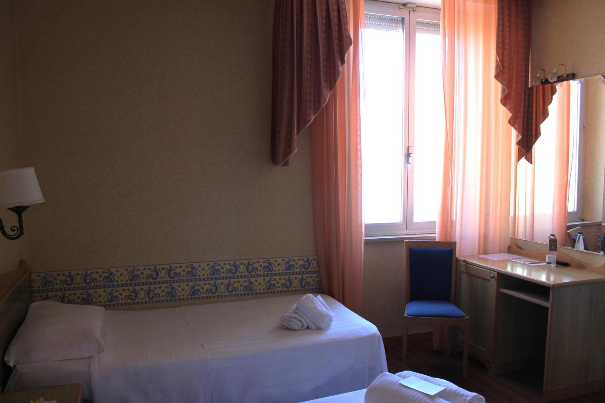 Phi Hotel Ambra Пескара Экстерьер фото