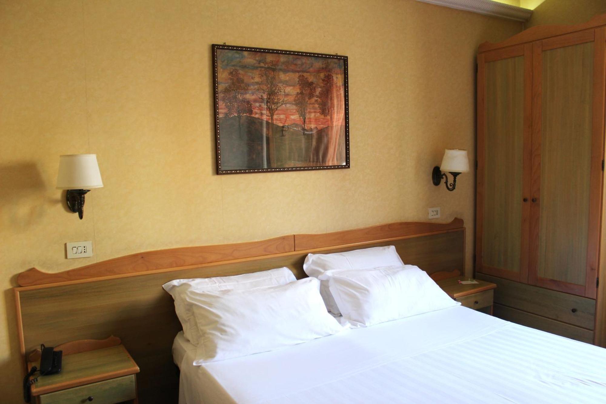 Phi Hotel Ambra Пескара Экстерьер фото