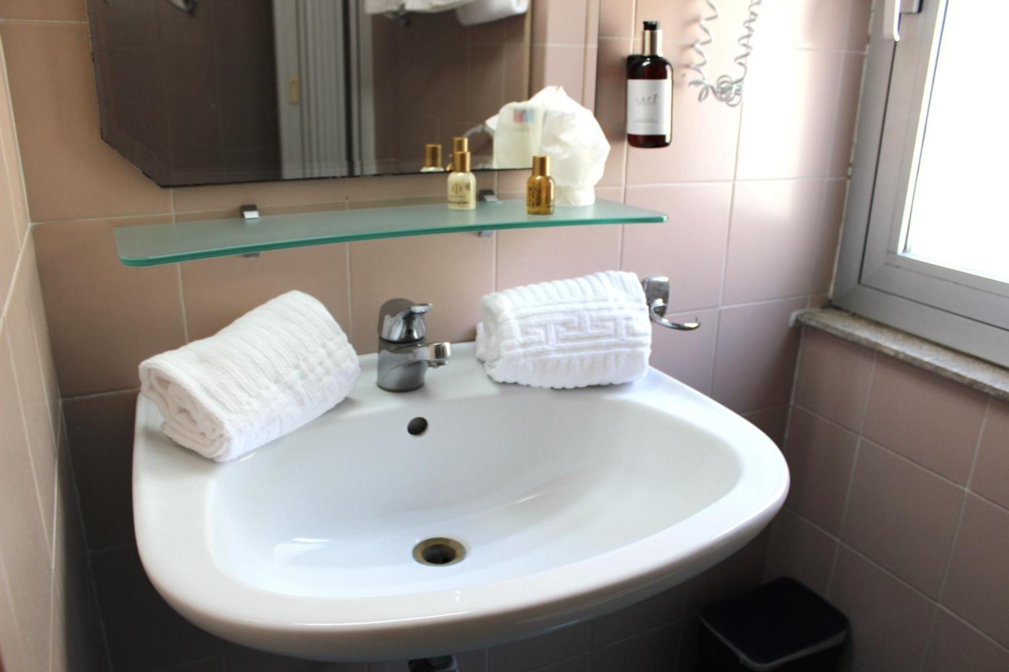 Phi Hotel Ambra Пескара Экстерьер фото