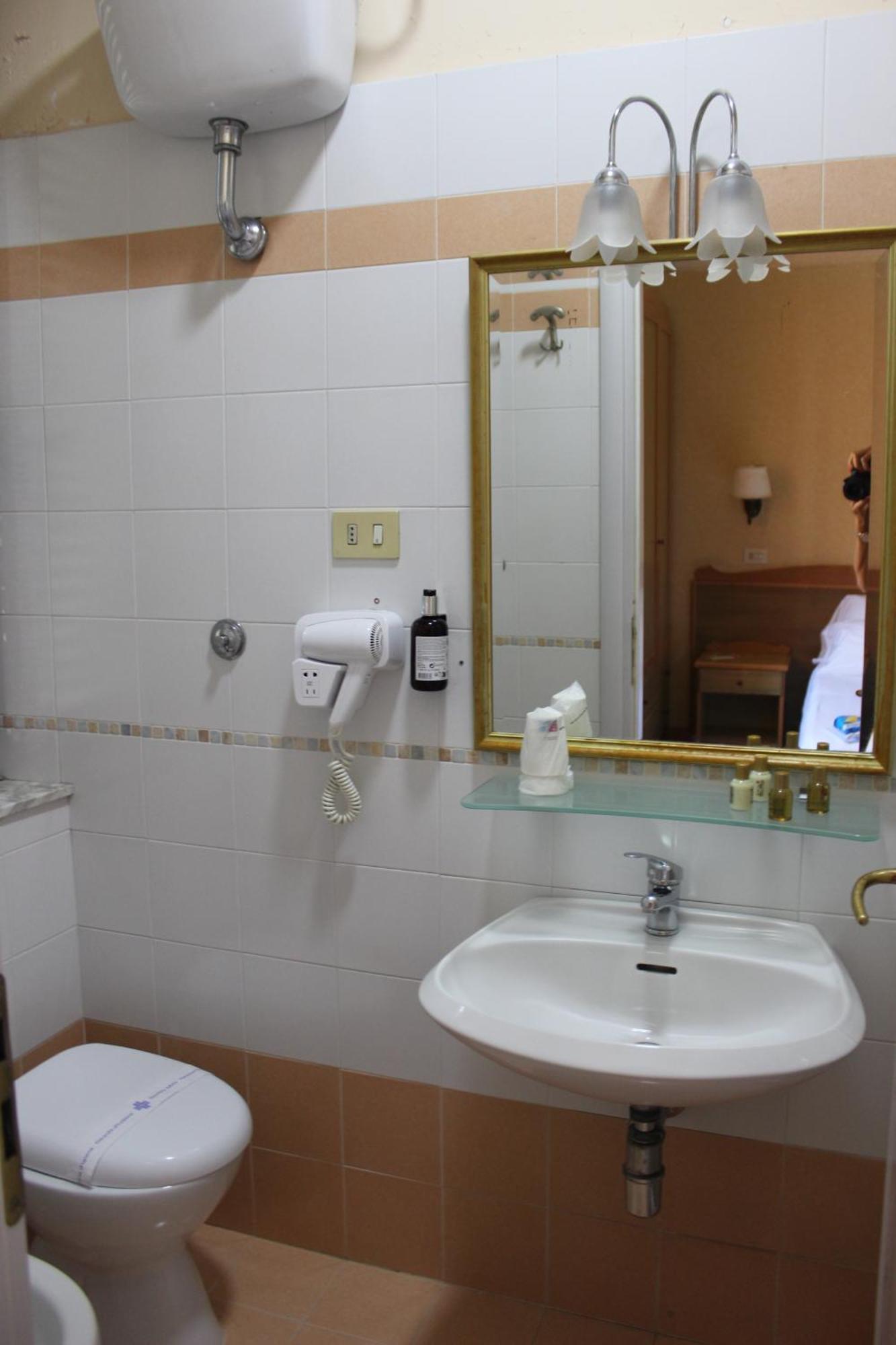 Phi Hotel Ambra Пескара Экстерьер фото