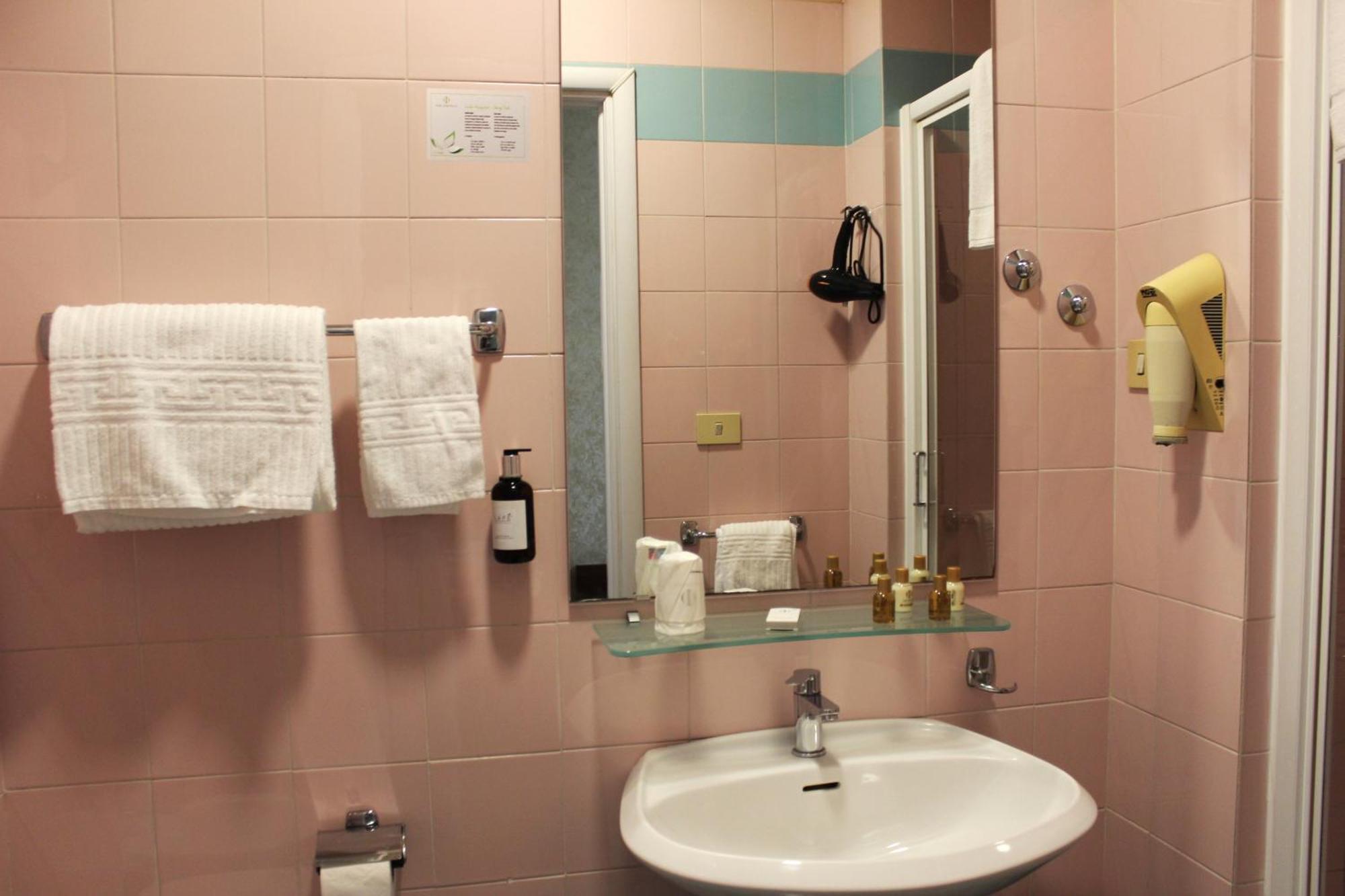 Phi Hotel Ambra Пескара Экстерьер фото