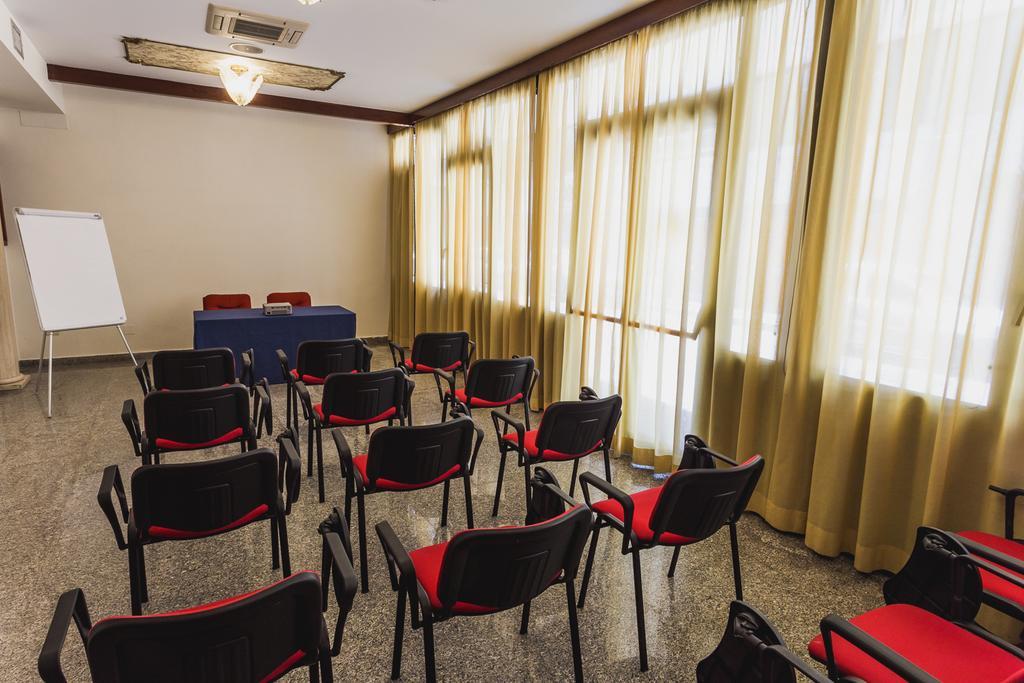 Phi Hotel Ambra Пескара Экстерьер фото