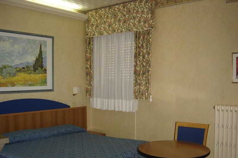 Phi Hotel Ambra Пескара Экстерьер фото